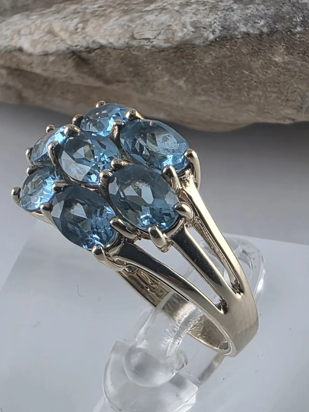 14K Yellow Gold Blue Topaz Cocktail Ring Size 6.5 - Solid Gold!